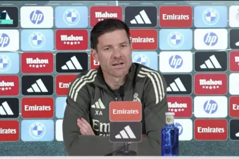 ألونسو يتحدث عن.. إقالته من تدريب ريال مدريد.. وموقف مبابي من مباراة ألافيس 